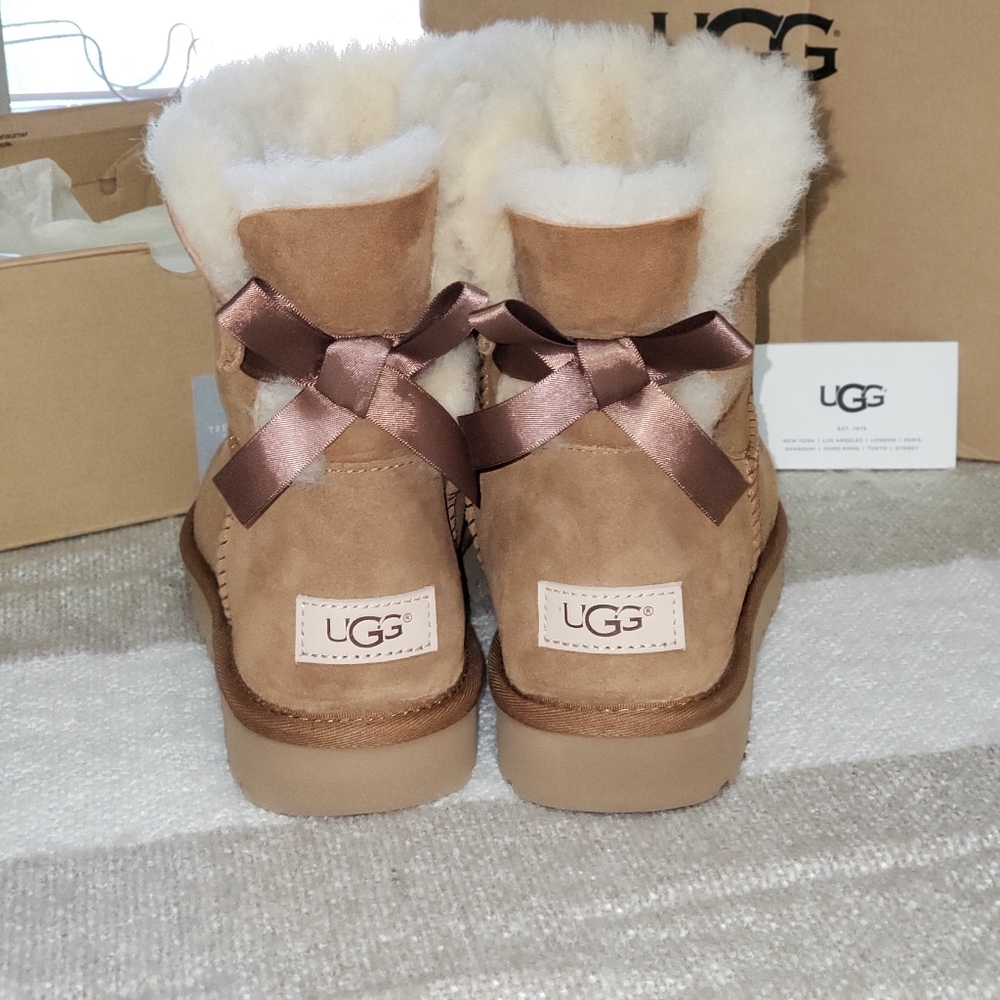 ■SOLD■■♡UGG MINI BAILEY BOW W/CHERRY RIBBON
